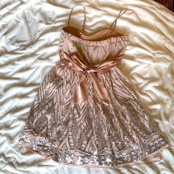 Cocktail dress. - Picture 2 of 4